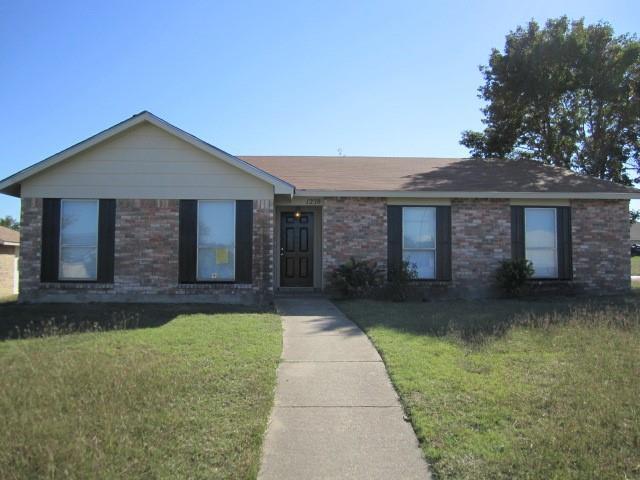 1238 Canyon Oaks Dr in Lancaster, TX - Building Photo