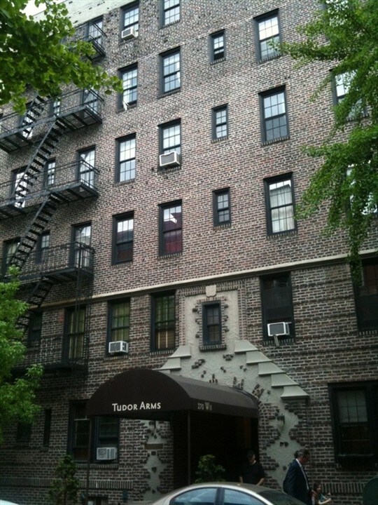 270 W 11th St-Unit -3G in New York, NY - Building Photo