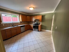 60 Pine St in Malden, MA - Building Photo - Building Photo