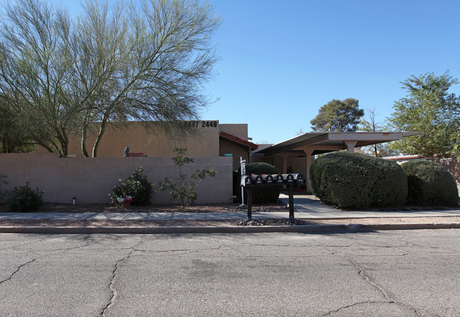 2447-2449 N Fair Oaks Ave in Tucson, AZ - Building Photo - Building Photo