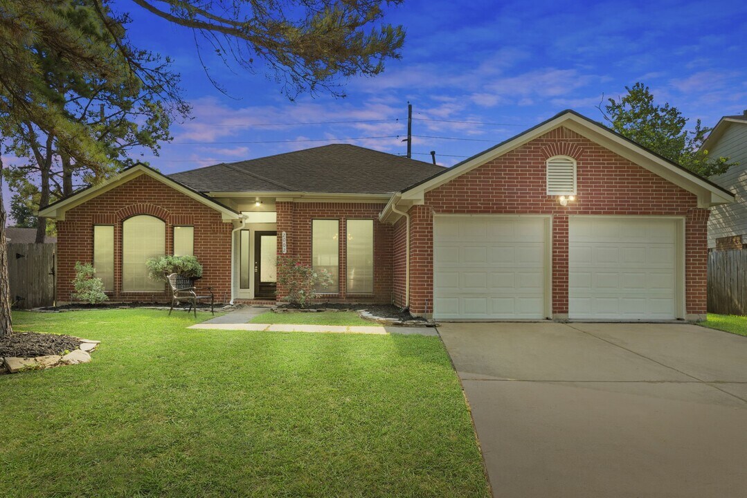 2002 Foundary Dr in Katy, TX - Building Photo