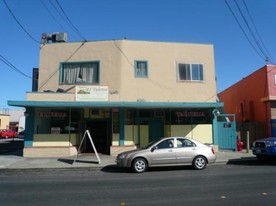 2391-2395 Spring St in Redwood City, CA - Foto de edificio - Building Photo