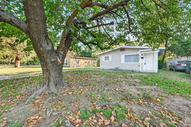 403 S Contemporary Dr in Sherman, TX - Building Photo - Building Photo