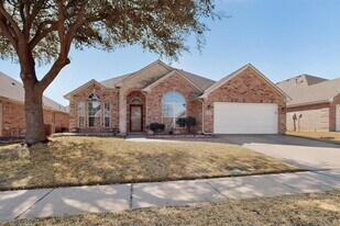 2502 Morningstar Ln in Arlington, TX - Building Photo