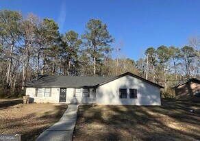 271 E Wright St in Winder, GA - Building Photo