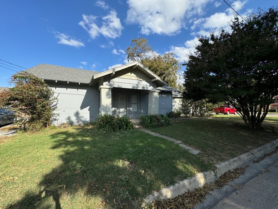 683 W Tarleton St in Stephenville, TX - Building Photo