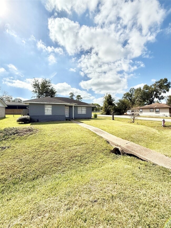 521 Cypress Dr in Crosby, TX - Building Photo - Building Photo