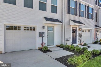 76 SAND HILLS Dr in Monroe, NJ - Foto de edificio - Building Photo