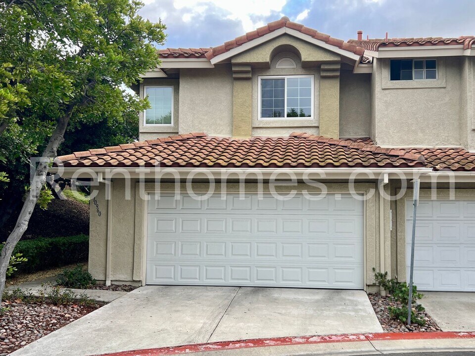 10960 Creekbridge Pl in San Diego, CA - Building Photo