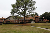 Dauphin Gate Apartments in Mobile, AL - Building Photo - Building Photo