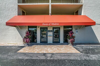 Shores of Madeira in Madeira Beach, FL - Foto de edificio - Building Photo