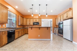 8084 Dolce Flore Ave in Las Vegas, NV - Building Photo - Building Photo