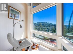 5840 Falcon Rd in West Vancouver, BC - Building Photo - Building Photo