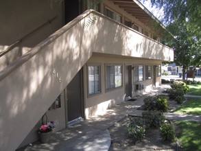 Upland Terrace Apartments in Upland, CA - Building Photo - Building Photo