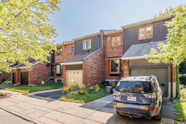 2330 Delisle Rue in Montréal, QC - Building Photo - Primary Photo