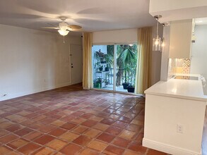 9394 SW 77 Avenue, Unit Apt F7 in Miami, FL - Building Photo - Building Photo