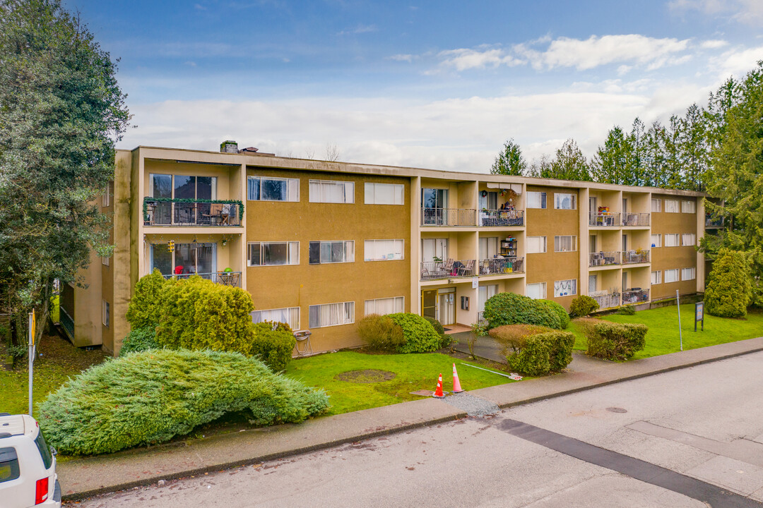 Garden Villa in New Westminster, BC - Building Photo