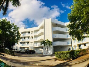 16531 NE 35th Ave in North Miami Beach, FL - Building Photo - Building Photo