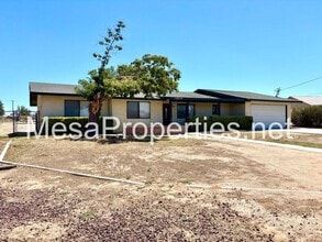 15019 Spruce St in Hesperia, CA - Foto de edificio - Building Photo