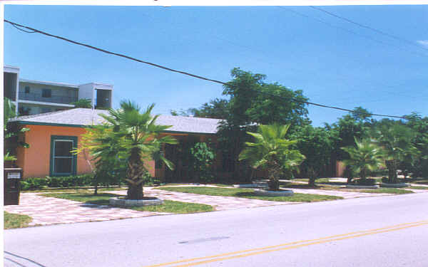 1317 NE 6th St in Fort Lauderdale, FL - Building Photo