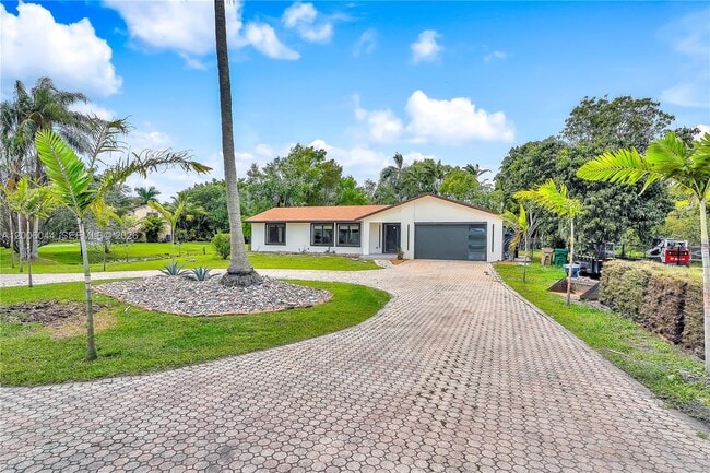 4700 SW 110th Ave in Davie, FL - Building Photo - Building Photo