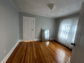 23 Webster St, Unit #1 in Malden, MA - Foto de edificio - Building Photo