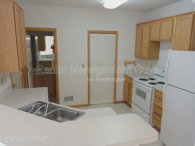 1887 Wildflower Ct in Shoreview, MN - Building Photo - Building Photo