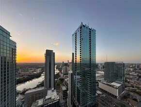 610 Davis St, Unit 4305 in Austin, TX - Foto de edificio - Building Photo