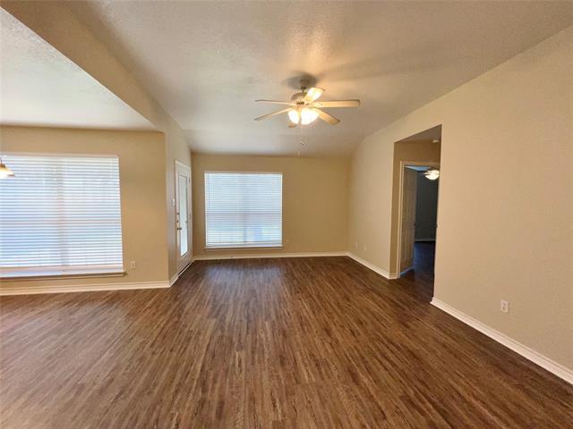 407 S Baker St in Ferris, TX - Building Photo - Building Photo