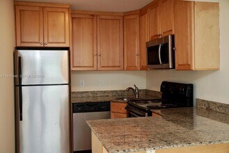 2758 W Trade Ave in Miami, FL - Building Photo - Building Photo