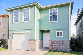 4906 S Cancun in Houston, TX - Building Photo - Building Photo