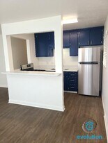 734-740.5-7405 Jamaica Ct in San Diego, CA - Building Photo