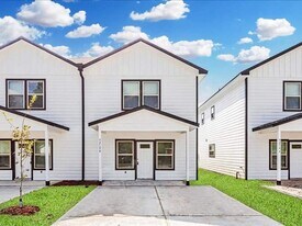 5426 E Houston Rd in Houston, TX - Building Photo