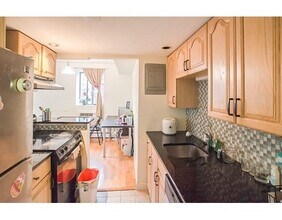 31 Harris St-Unit -102 in Brookline, MA - Foto de edificio - Building Photo