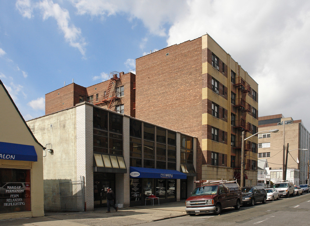 170 Grand St in White Plains, NY - Foto de edificio