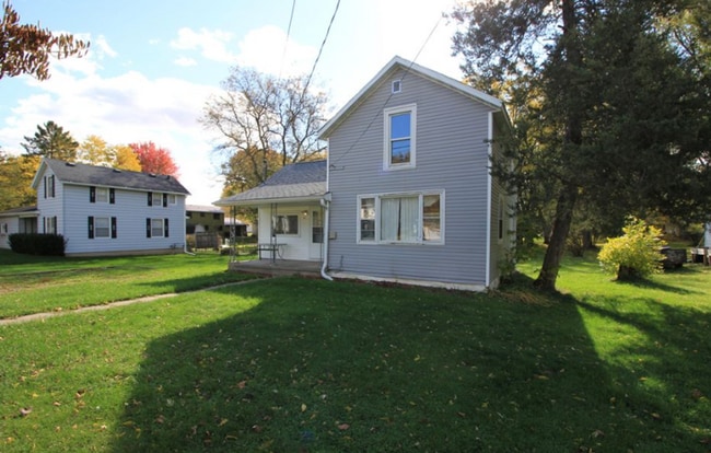 409 Austin St in Sparta, WI - Foto de edificio - Building Photo