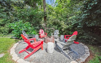 276 W Meadowland Ln in Sterling, VA - Building Photo - Building Photo