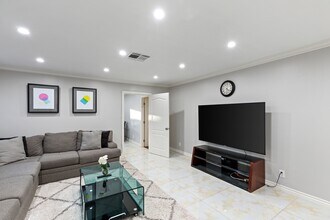 375 Tierra St in Henderson, NV - Building Photo - Building Photo