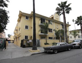 1825 N Tamarind Ave in Los Angeles, CA - Foto de edificio - Building Photo