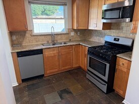 444 N Hollywood Way in Burbank, CA - Building Photo