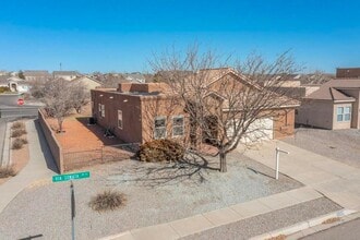 2201 Via Sonata Rd SE in Rio Rancho, NM - Building Photo - Building Photo