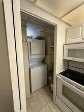 7820 Colony Cir S, Unit 203 in Tamarac, FL - Foto de edificio - Building Photo