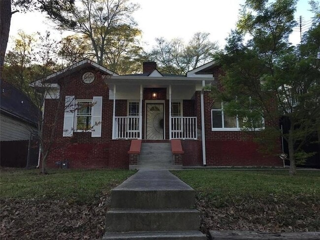 property at 652 S Evelyn Pl NW