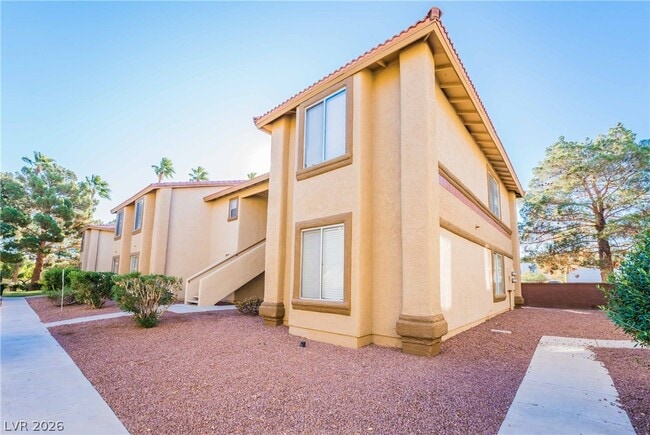7300 W Pirates Cove Rd in Las Vegas, NV - Building Photo - Building Photo