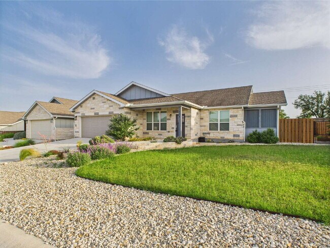 726 Madilynn Ct in Fredericksburg, TX - Building Photo - Building Photo