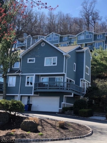12 Skyview Terrace in Clifton, NJ - Foto de edificio