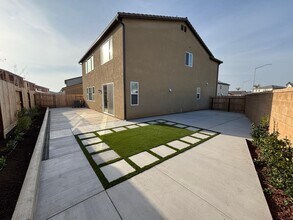 2909 E Corteza Dr in Fresno, CA - Building Photo - Building Photo