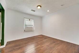 1303 Fuller Dr in Dallas, TX - Foto de edificio - Building Photo