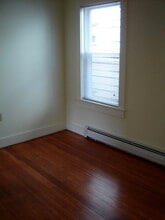 65 5th St, Unit 1B in Turners Falls, MA - Building Photo - Building Photo
