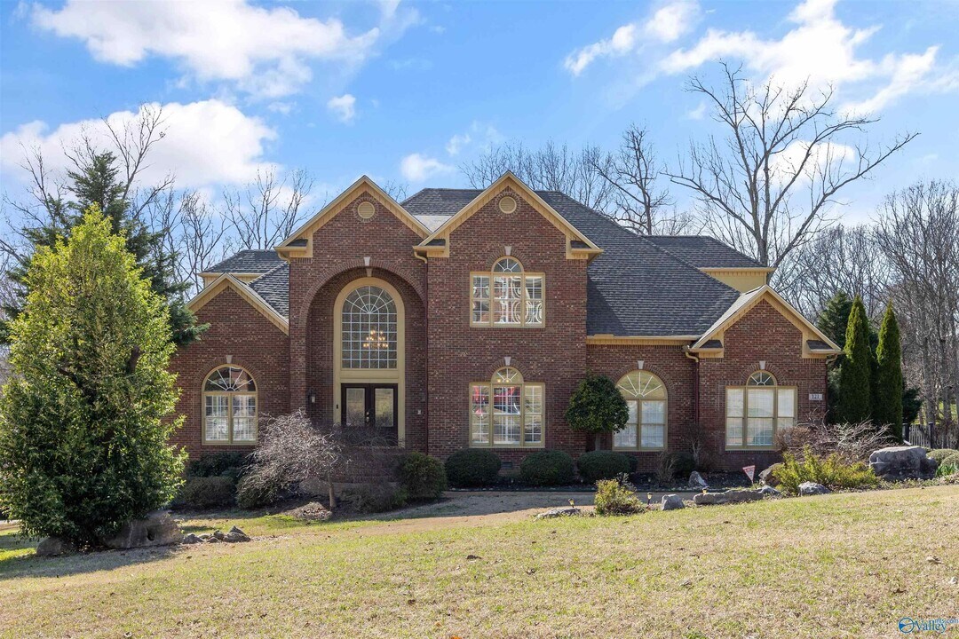 121 Cheekwood Dr in Madison, AL - Building Photo
